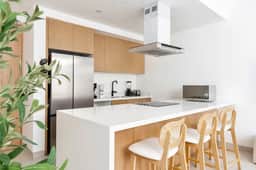 Coyote Tower 203 | Luxury Studio Walk to Marina - Image 2
