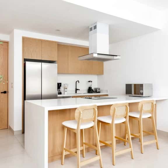 Coyote Tower 203 | Luxury Studio Walk to Marina - Image 1