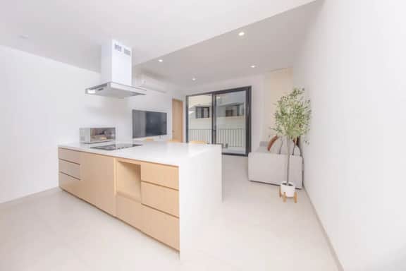 Coyote Tower 203 | Luxury Studio Walk to Marina - Image 3